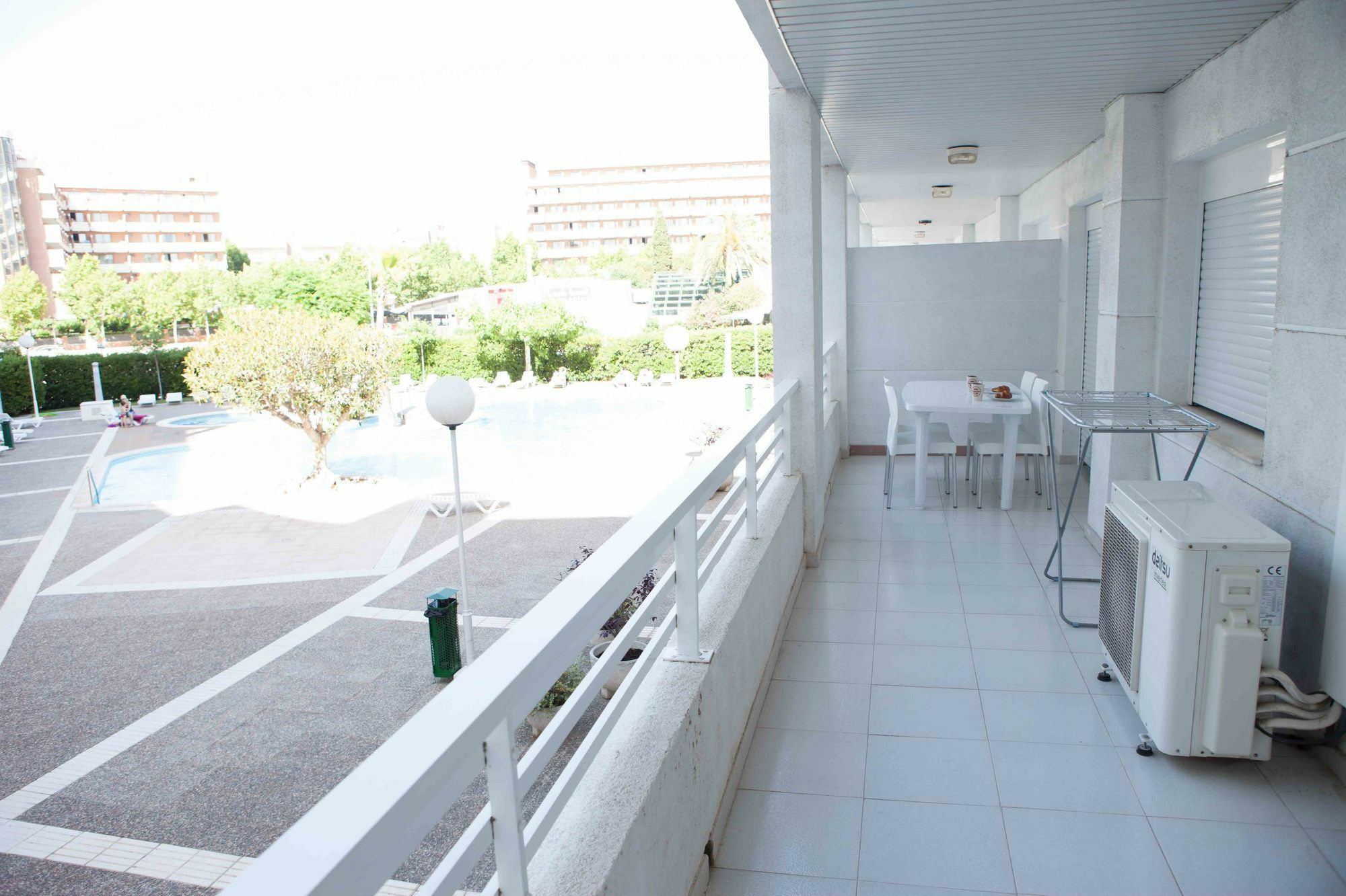 Costa Dorada Apartments سالو المظهر الخارجي الصورة