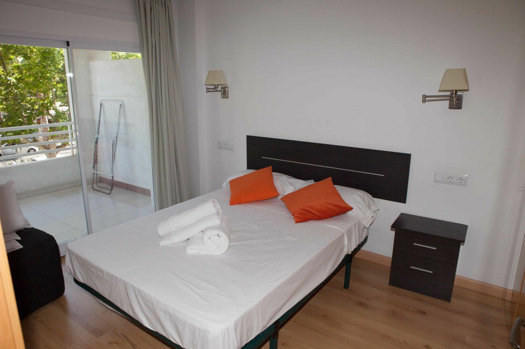 Costa Dorada Apartments سالو المظهر الخارجي الصورة