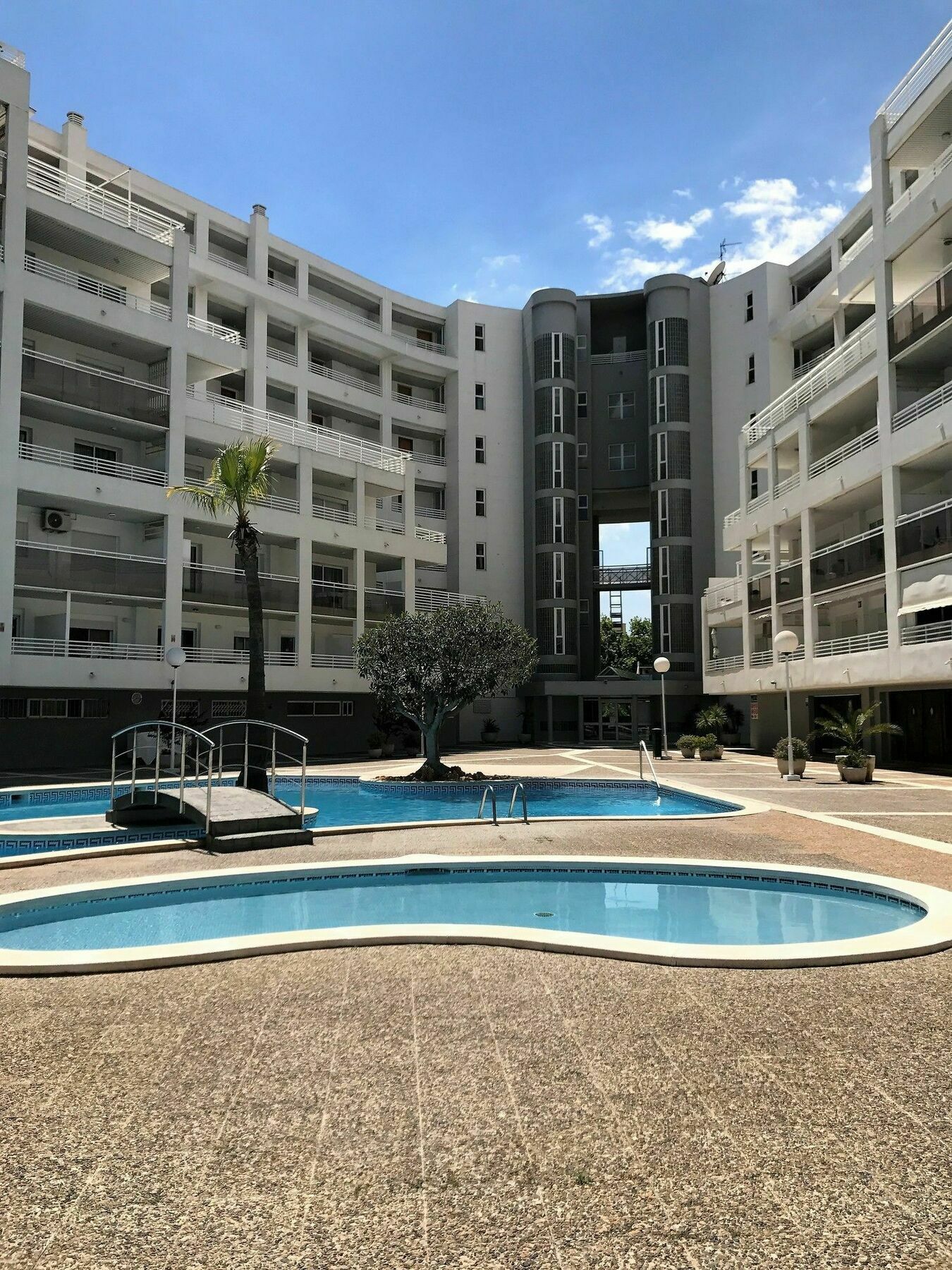Costa Dorada Apartments سالو المظهر الخارجي الصورة