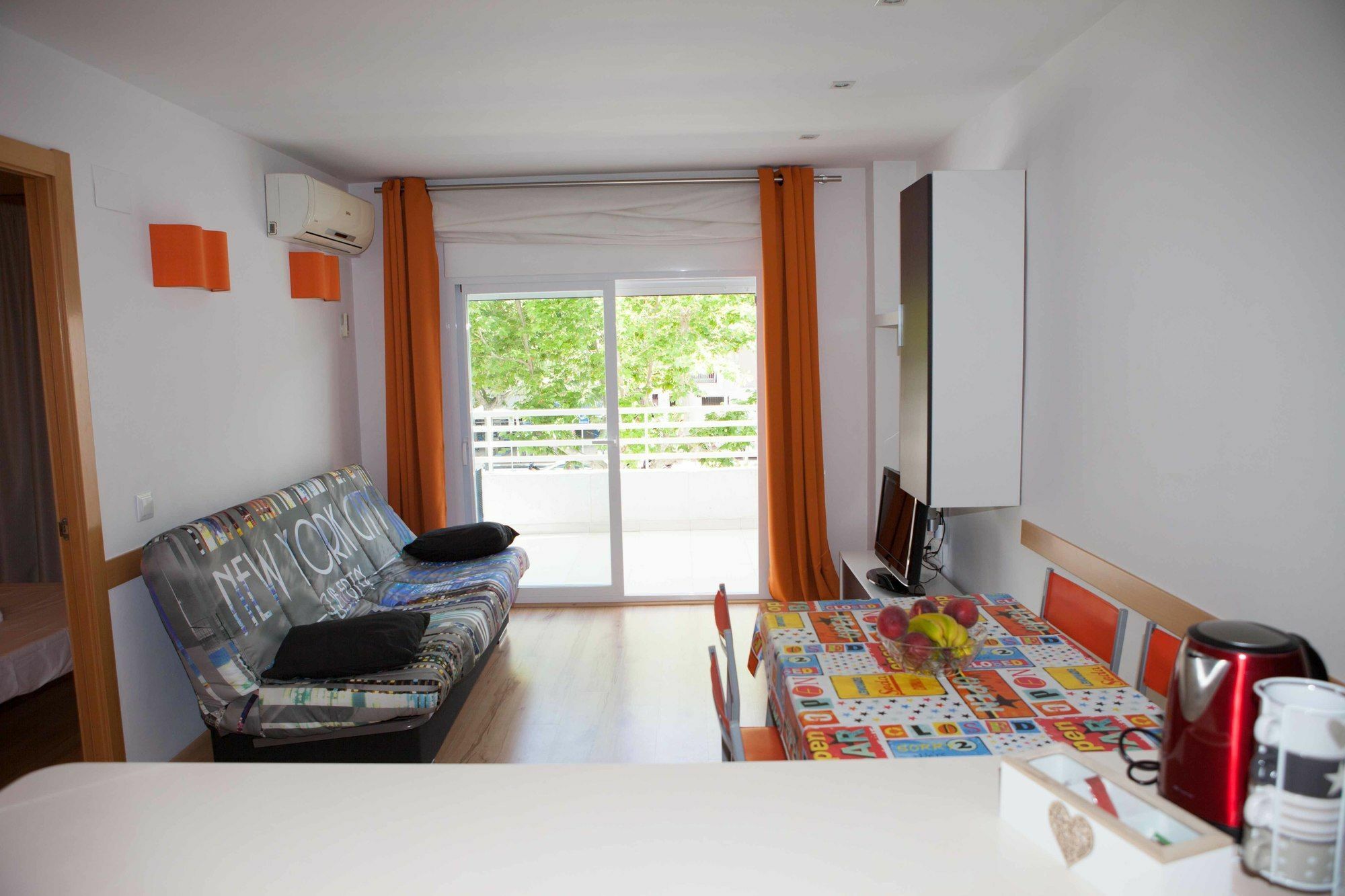 Costa Dorada Apartments سالو المظهر الخارجي الصورة