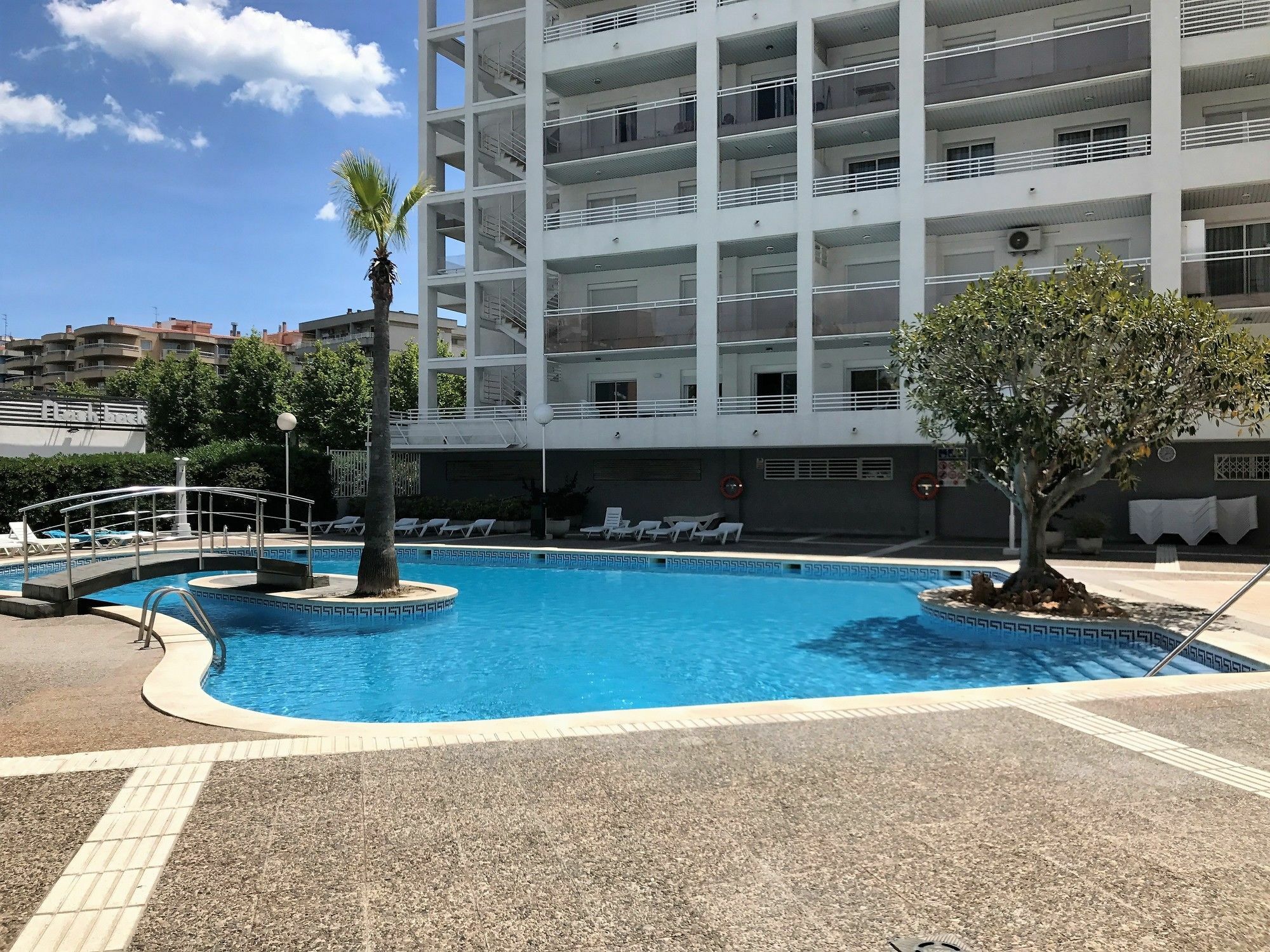 Costa Dorada Apartments سالو المظهر الخارجي الصورة