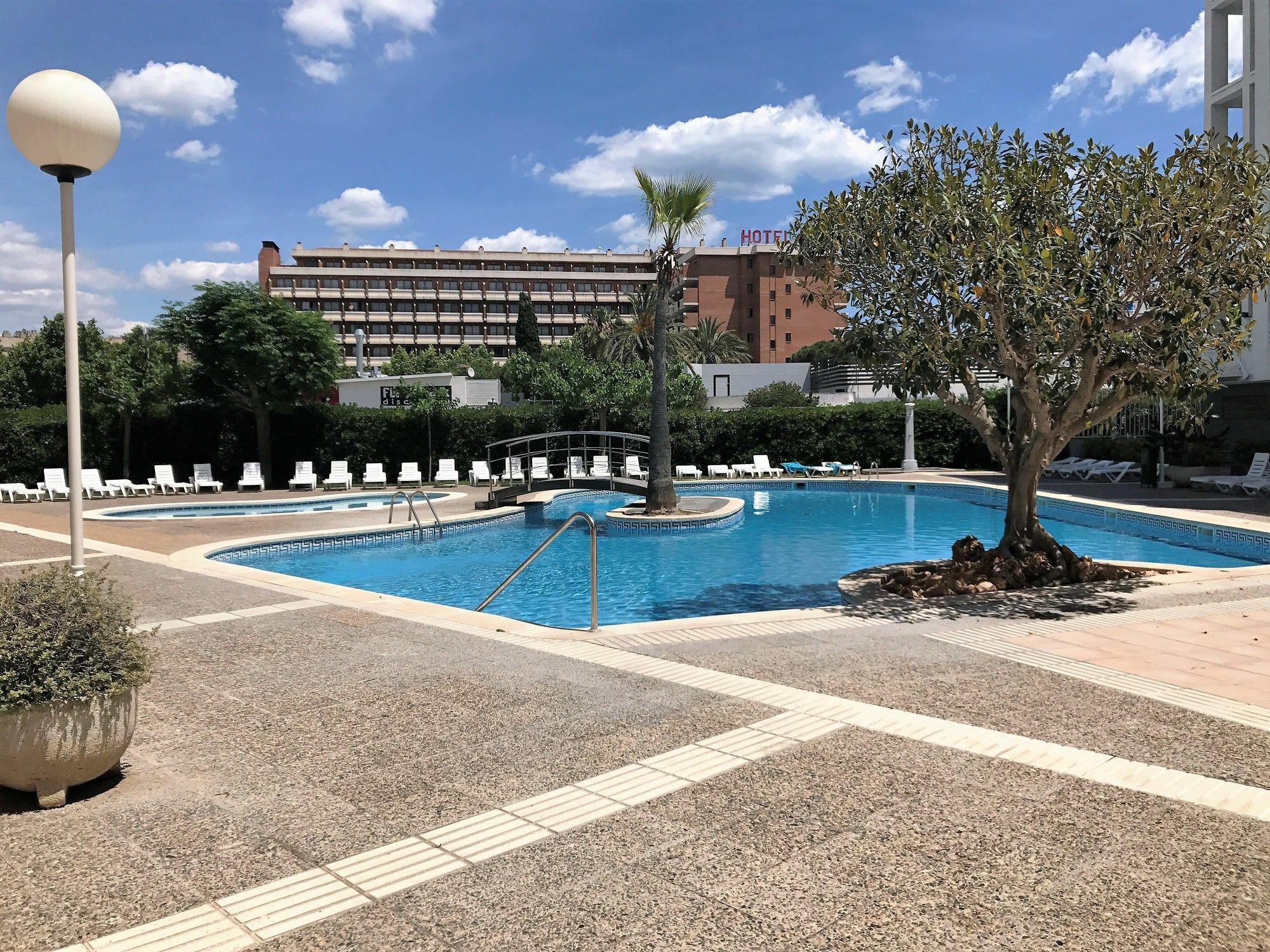 Costa Dorada Apartments سالو المظهر الخارجي الصورة